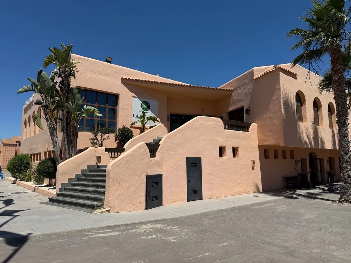 Apartamento de 3 habitaciones en Los Alcázares en venta con piscina garaje - 245.000 € (Ref: 9114139)