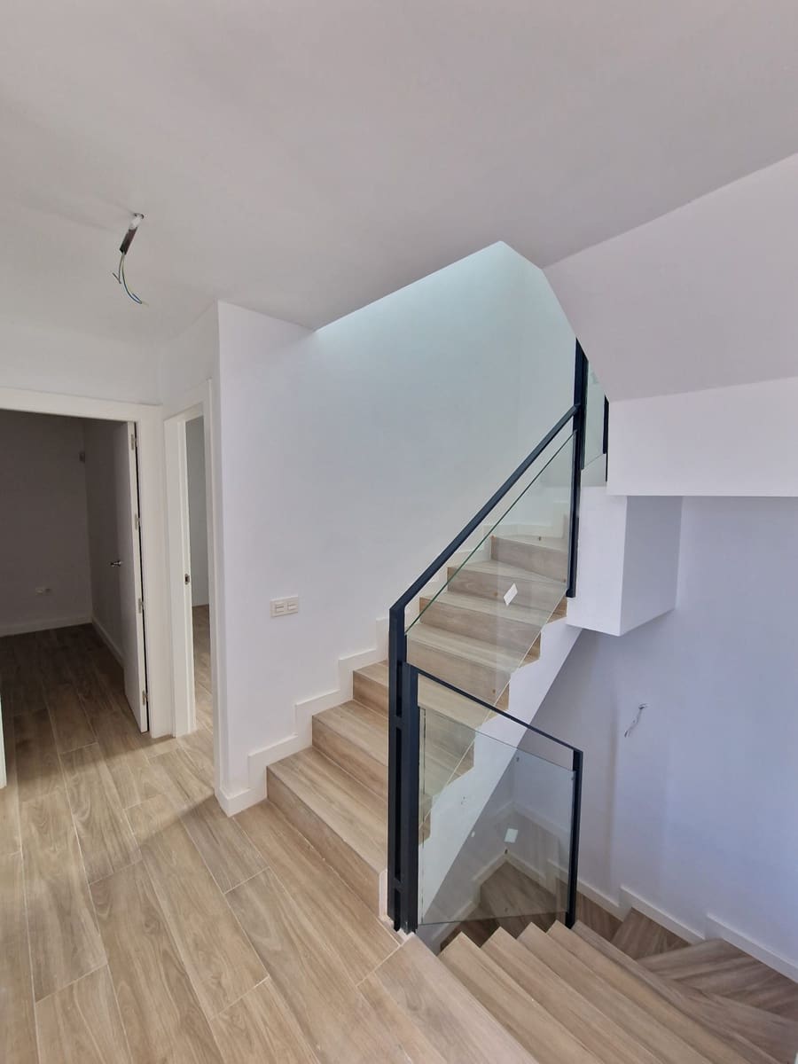 2 soveværelse Semi-Rækkehus til salg i Manilva - € 385.000 (Ref: 9118719)