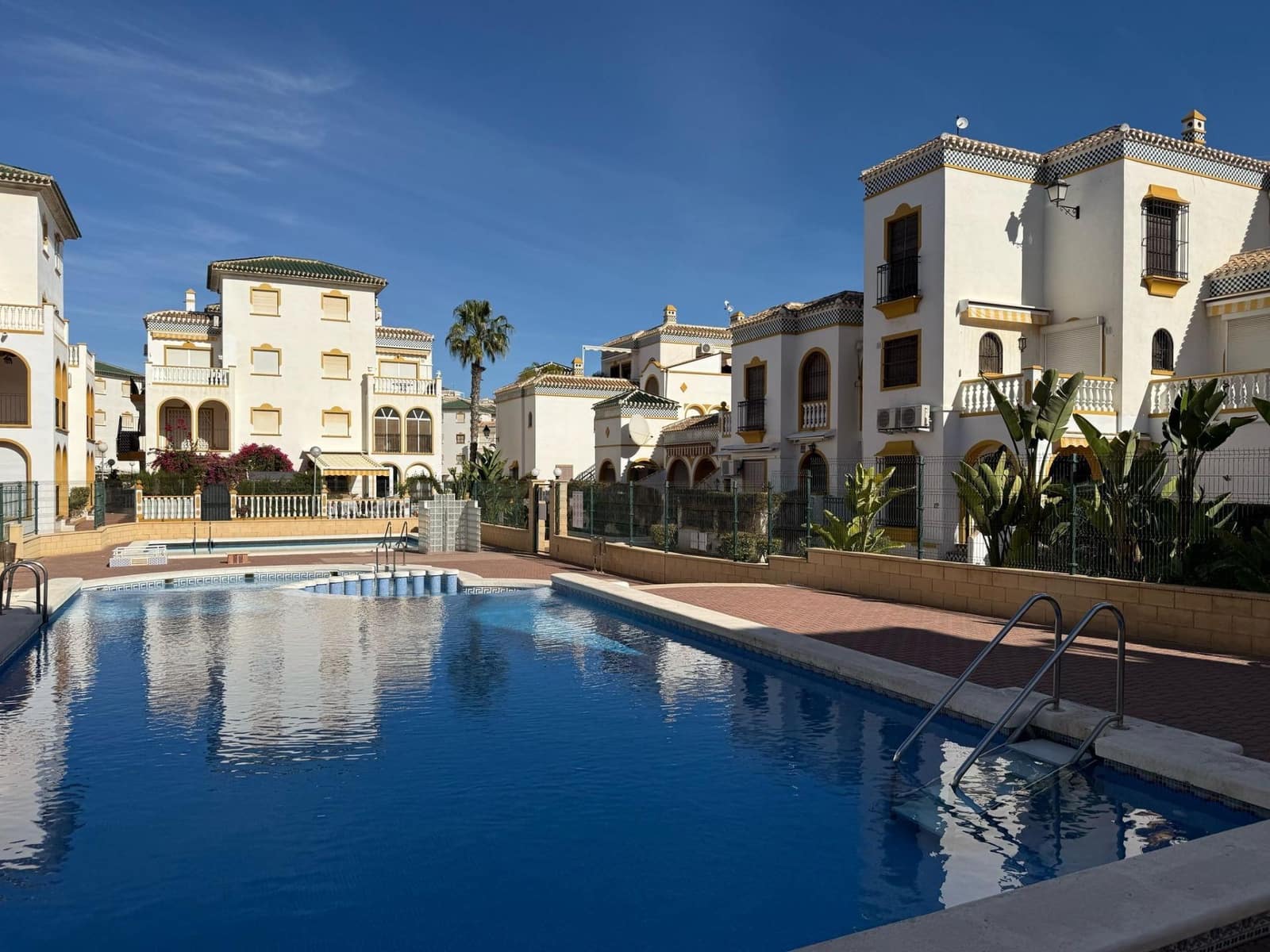 3 soveværelse Bungalow til salg i Torrevieja med swimmingpool - € 273.000 (Ref: 9125004)