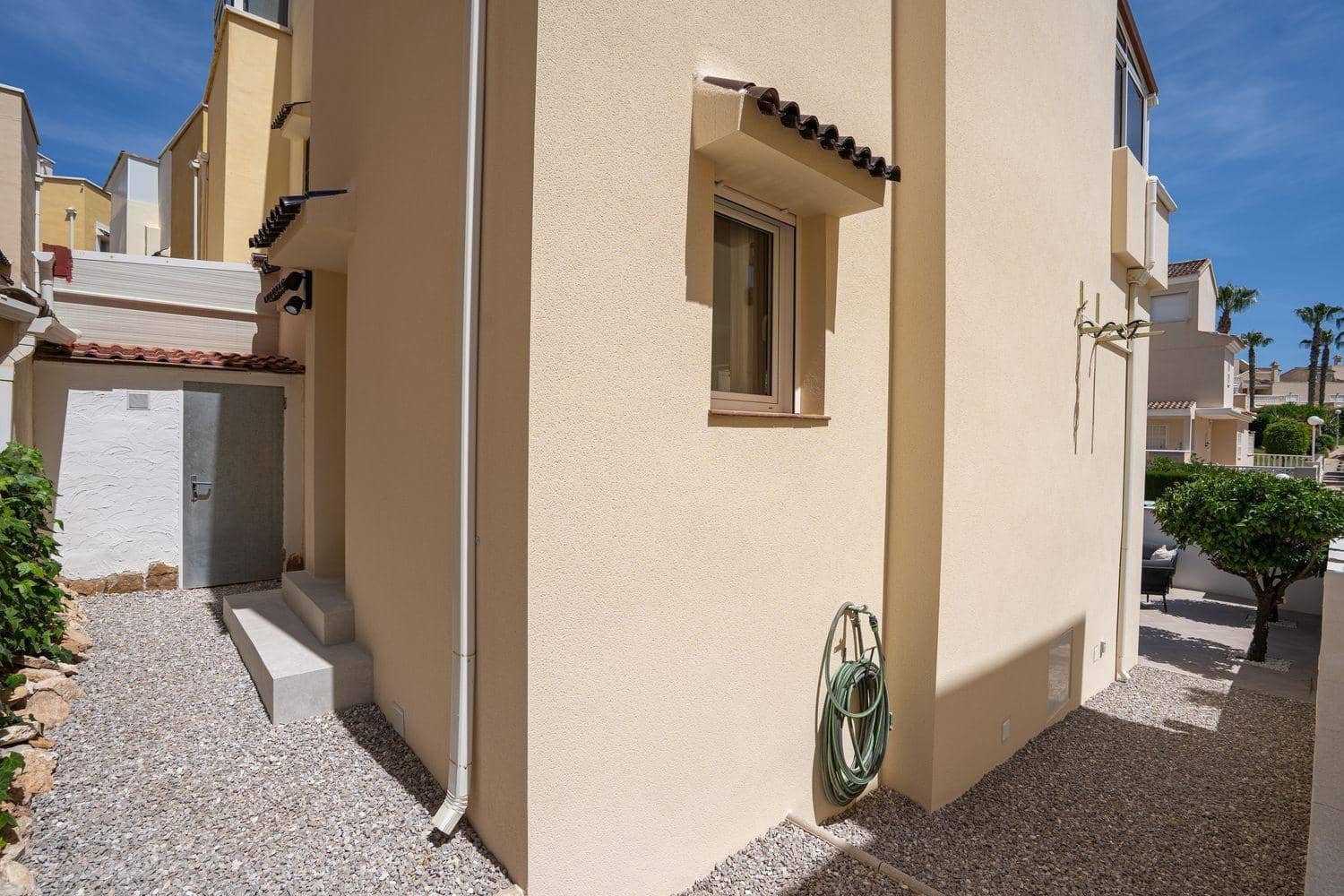 2 soveværelse Semi-Rækkehus til salg i Orihuela Costa med swimmingpool - € 280.000 (Ref: 9128250)