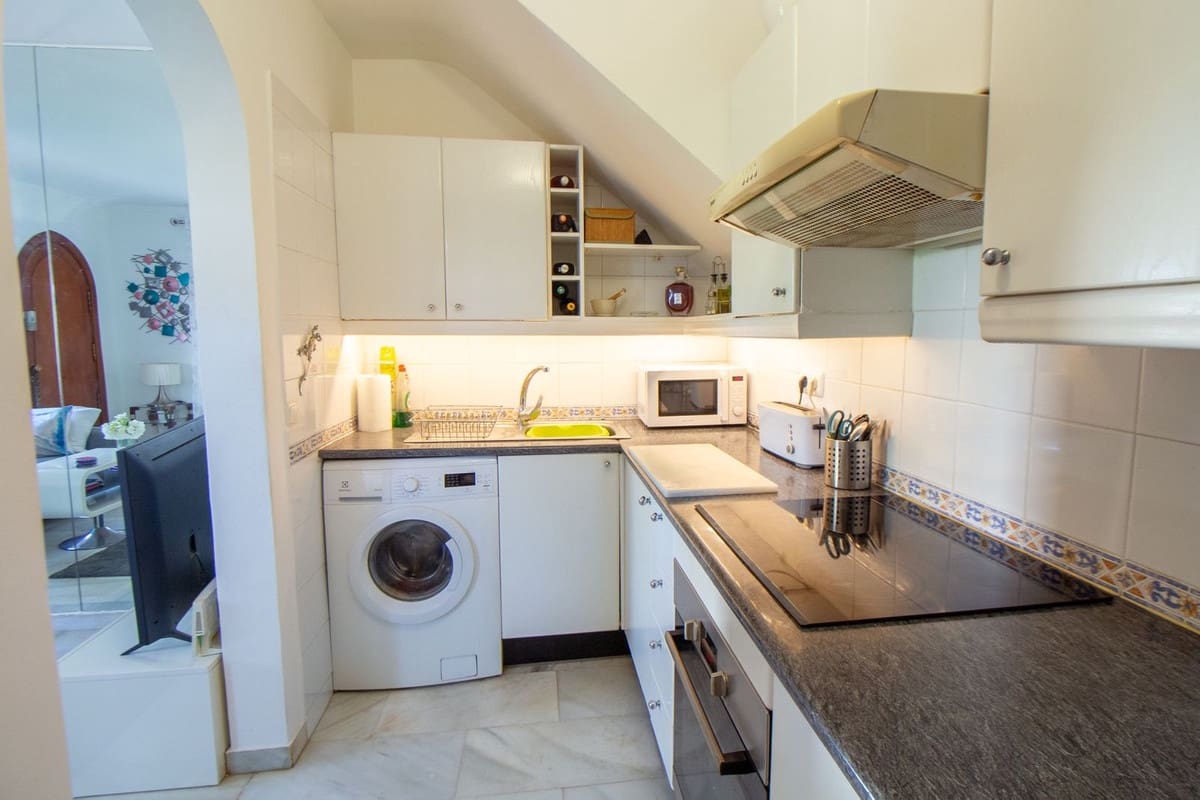 1 soverom Hus til salgs i Nueva Andalucia med svømmebasseng - € 330 000 (Ref: 9128254)