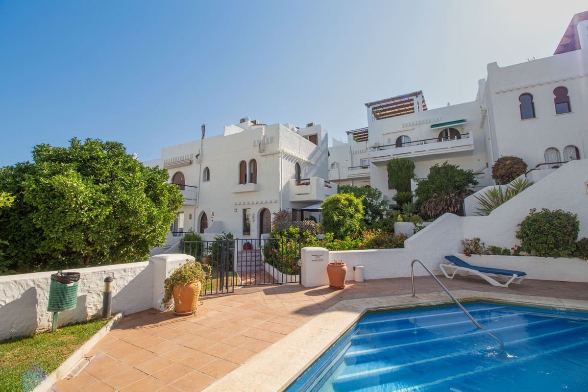 1 soverom Hus til salgs i Nueva Andalucia med svømmebasseng - € 330 000 (Ref: 9128254)