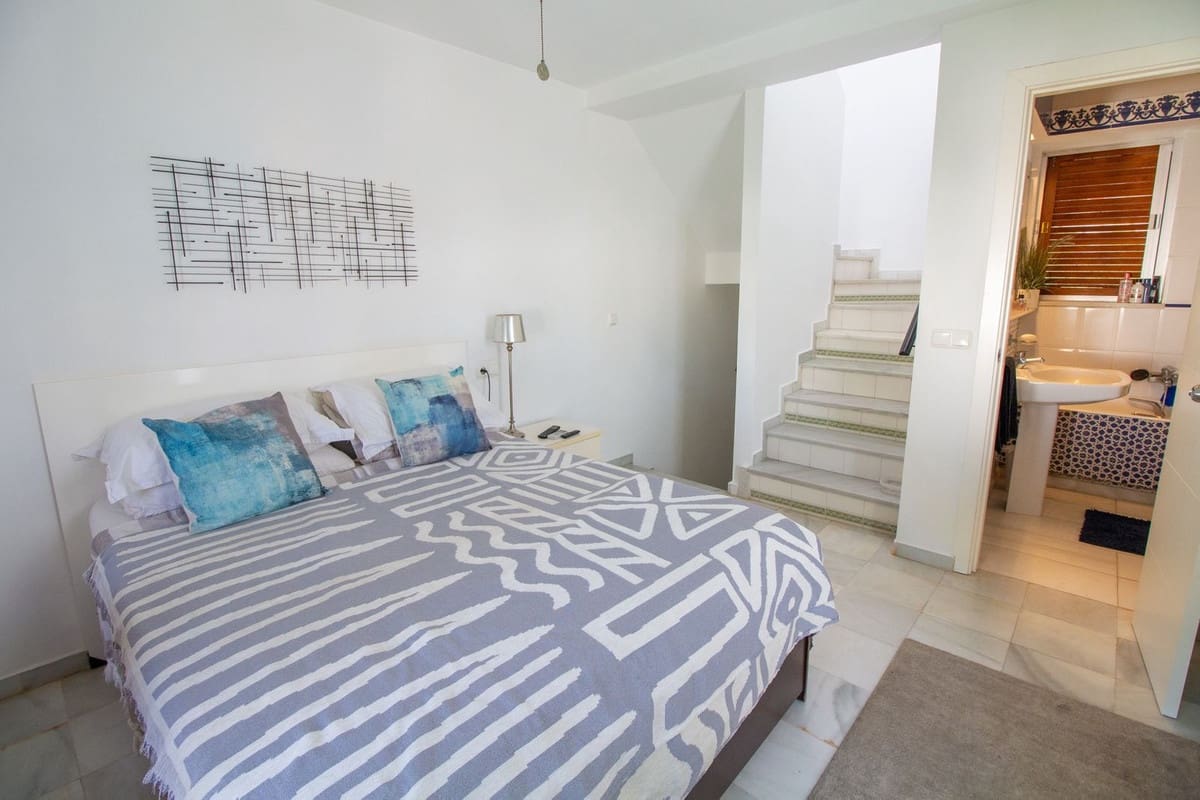 1 soverom Hus til salgs i Nueva Andalucia med svømmebasseng - € 330 000 (Ref: 9128254)