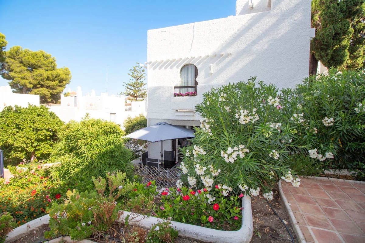 1 soverom Hus til salgs i Nueva Andalucia med svømmebasseng - € 330 000 (Ref: 9128254)