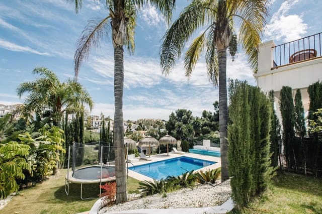 5 Zimmer Villa zu verkaufen in La Concha - Resina Golf, Estepona mit Pool - 1.495.000 € (Ref: 9128255)
