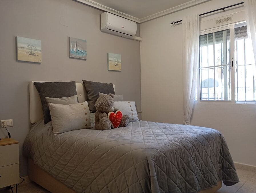 3 bedroom Villa for sale in Villamartin - € 269,995 (Ref: 9132377)