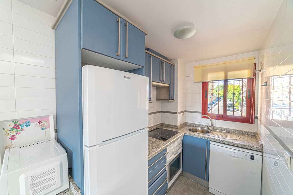 Apartamento de 2 habitaciones en Fuengirola en venta con piscina garaje - 299.000 € (Ref: 9132379)