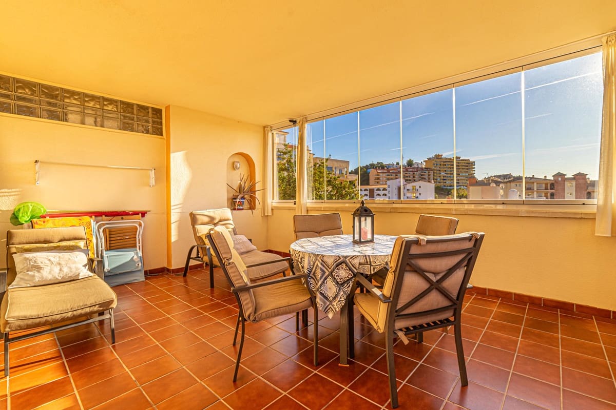 Apartamento de 2 habitaciones en Fuengirola en venta con piscina garaje - 299.000 € (Ref: 9132379)