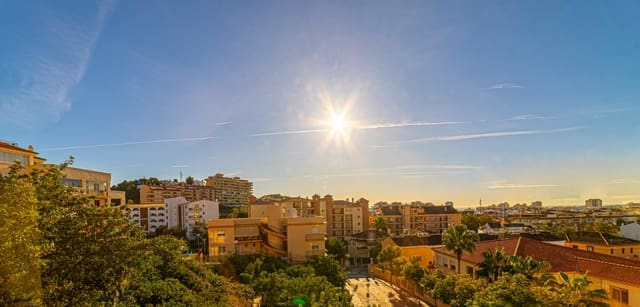 Apartamento de 2 habitaciones en Los Pacos, Fuengirola en venta con piscina garaje - 299.000 € (Ref: 9132379)