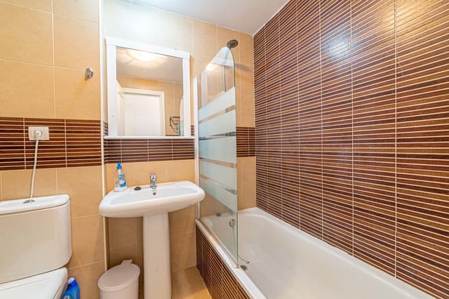 Apartamento de 2 habitaciones en Los Pacos, Fuengirola en venta con piscina garaje - 299.000 € (Ref: 9132379)