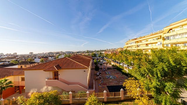 Apartamento de 2 habitaciones en Los Pacos, Fuengirola en venta con piscina garaje - 299.000 € (Ref: 9132379)