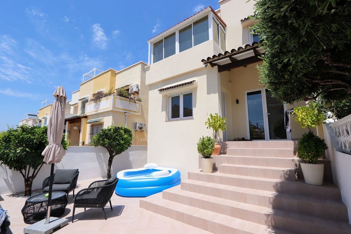 2 soverom Kjedet enebolig til salgs i Los Altos med svømmebasseng garasje - € 286 000 (Ref: 9132380)