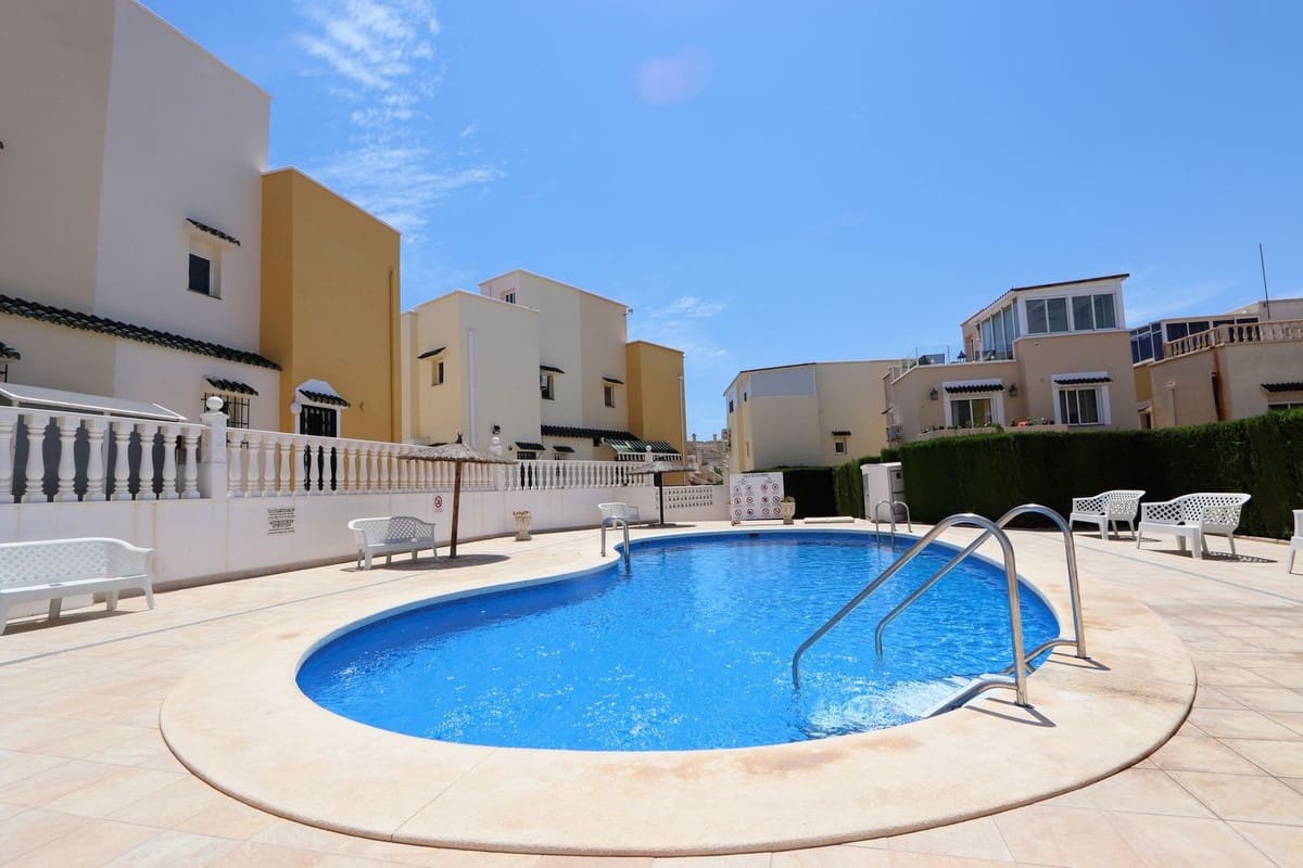 2 soverom Kjedet enebolig til salgs i Los Altos med svømmebasseng garasje - € 286 000 (Ref: 9132380)