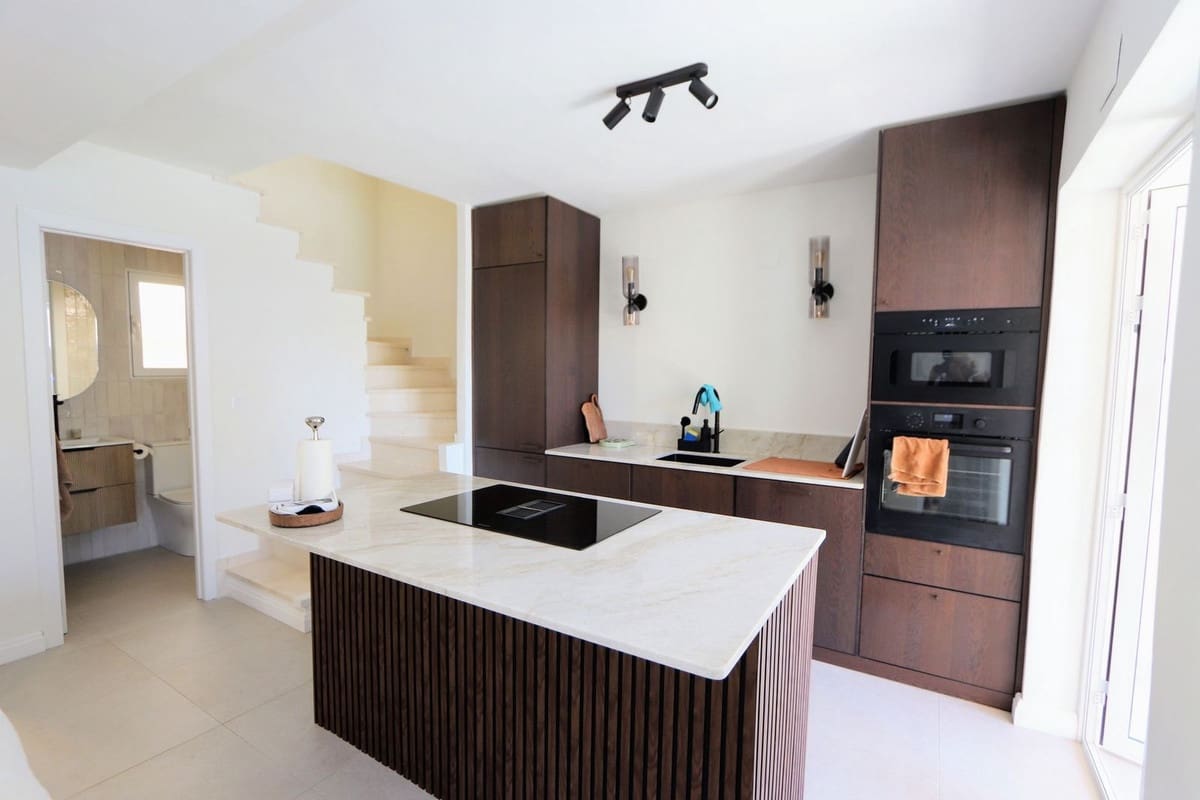 2 soverom Kjedet enebolig til salgs i Los Altos med svømmebasseng garasje - € 286 000 (Ref: 9132380)