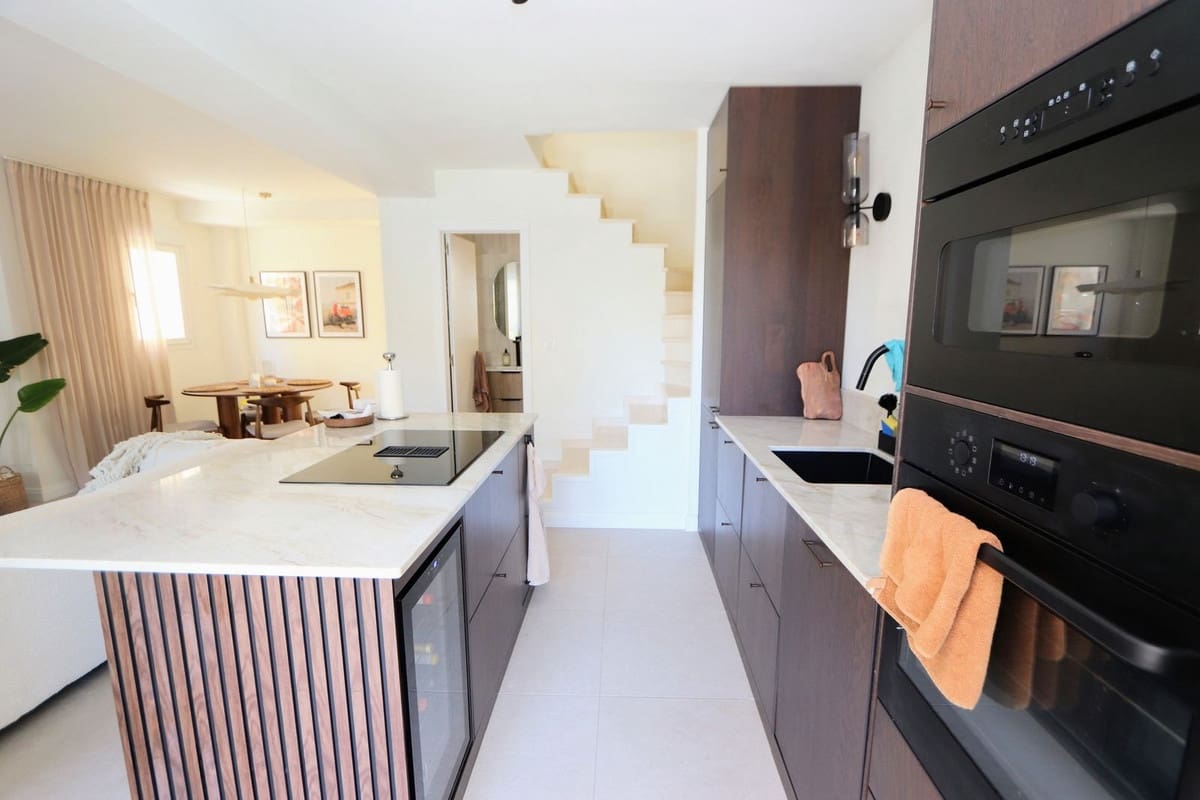 2 soverom Kjedet enebolig til salgs i Los Altos med svømmebasseng garasje - € 286 000 (Ref: 9132380)