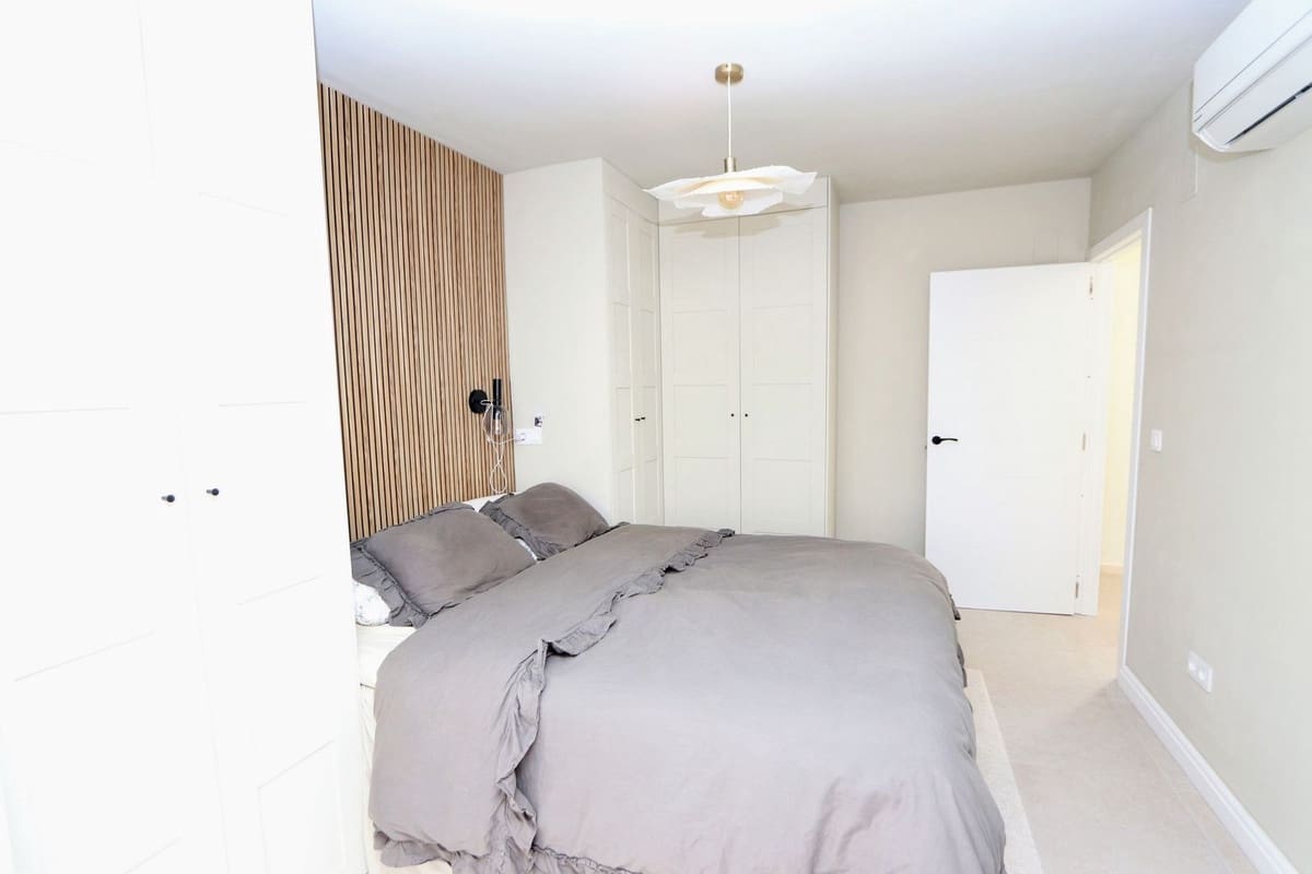 2 soverom Kjedet enebolig til salgs i Los Altos med svømmebasseng garasje - € 286 000 (Ref: 9132380)