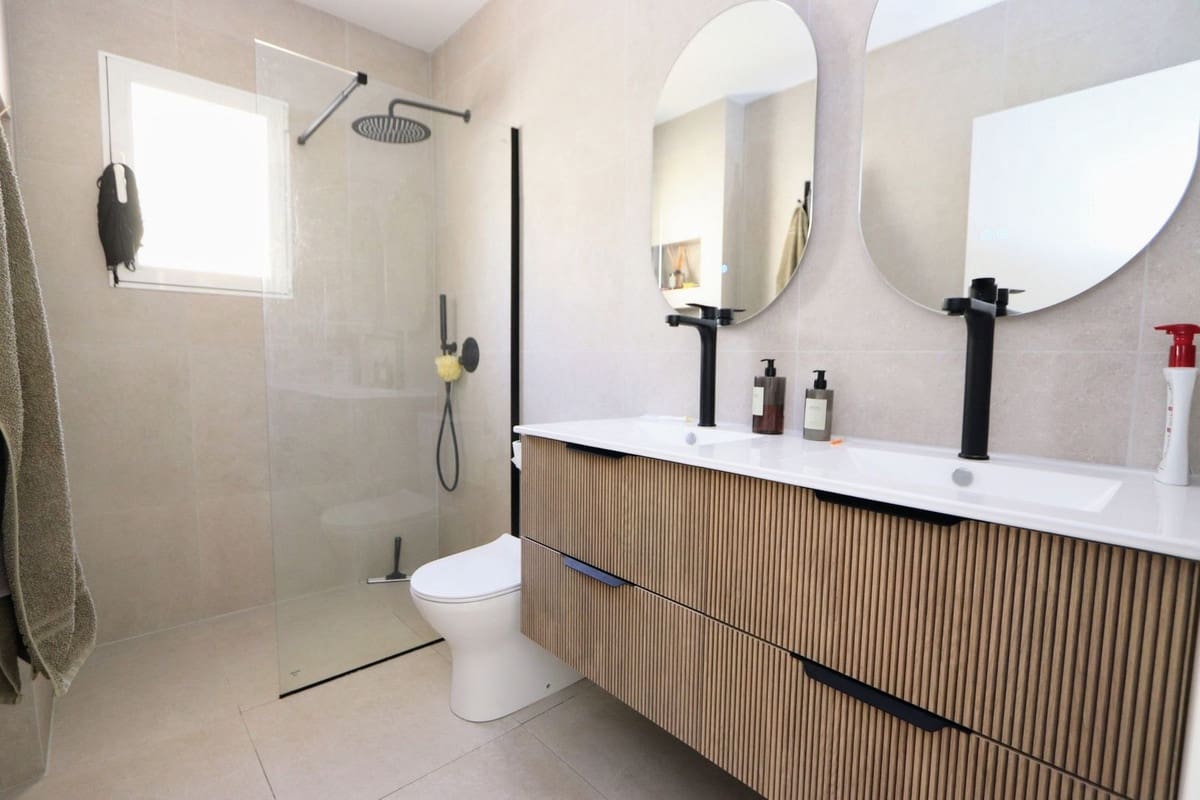 2 soverom Kjedet enebolig til salgs i Los Altos med svømmebasseng garasje - € 286 000 (Ref: 9132380)