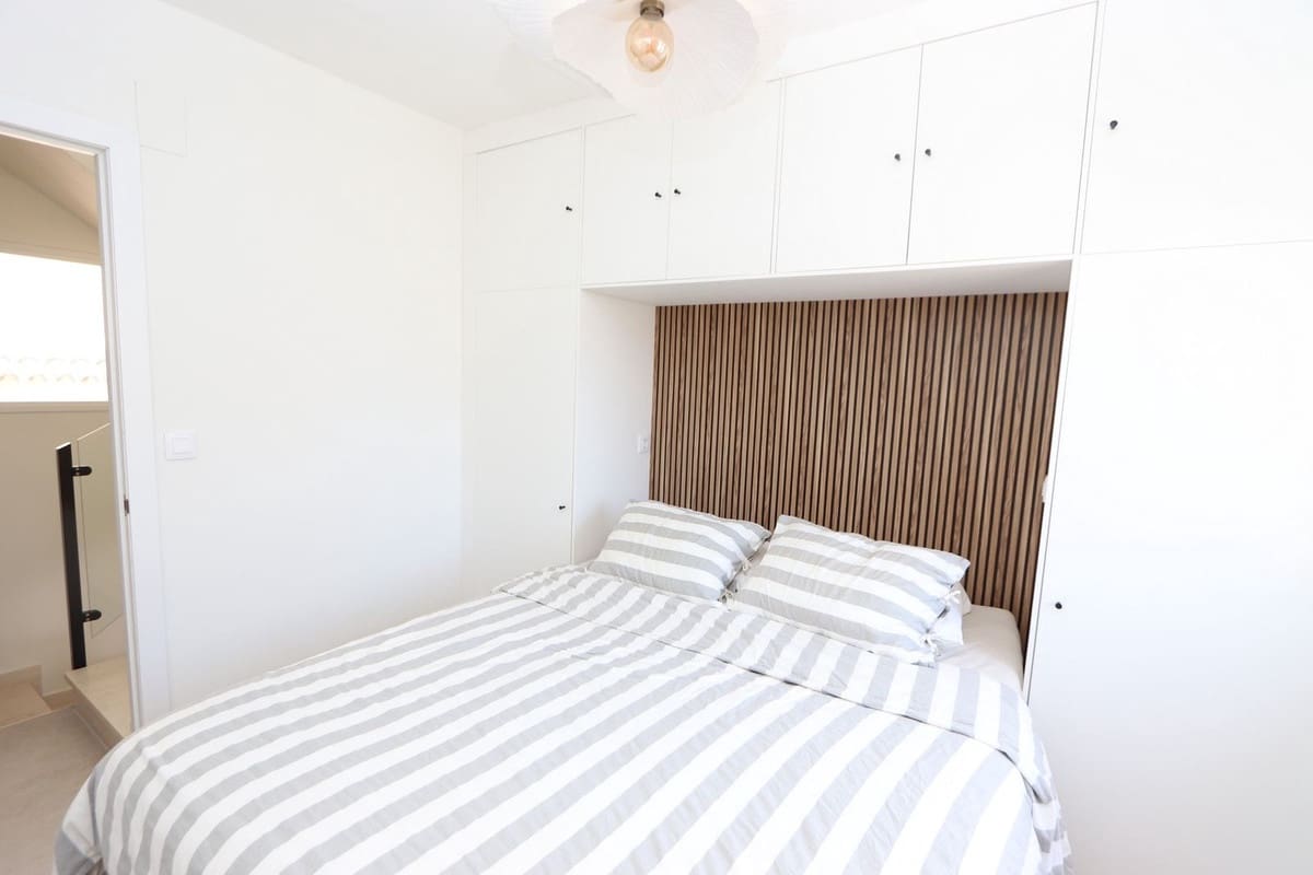 2 soverom Kjedet enebolig til salgs i Los Altos med svømmebasseng garasje - € 286 000 (Ref: 9132380)