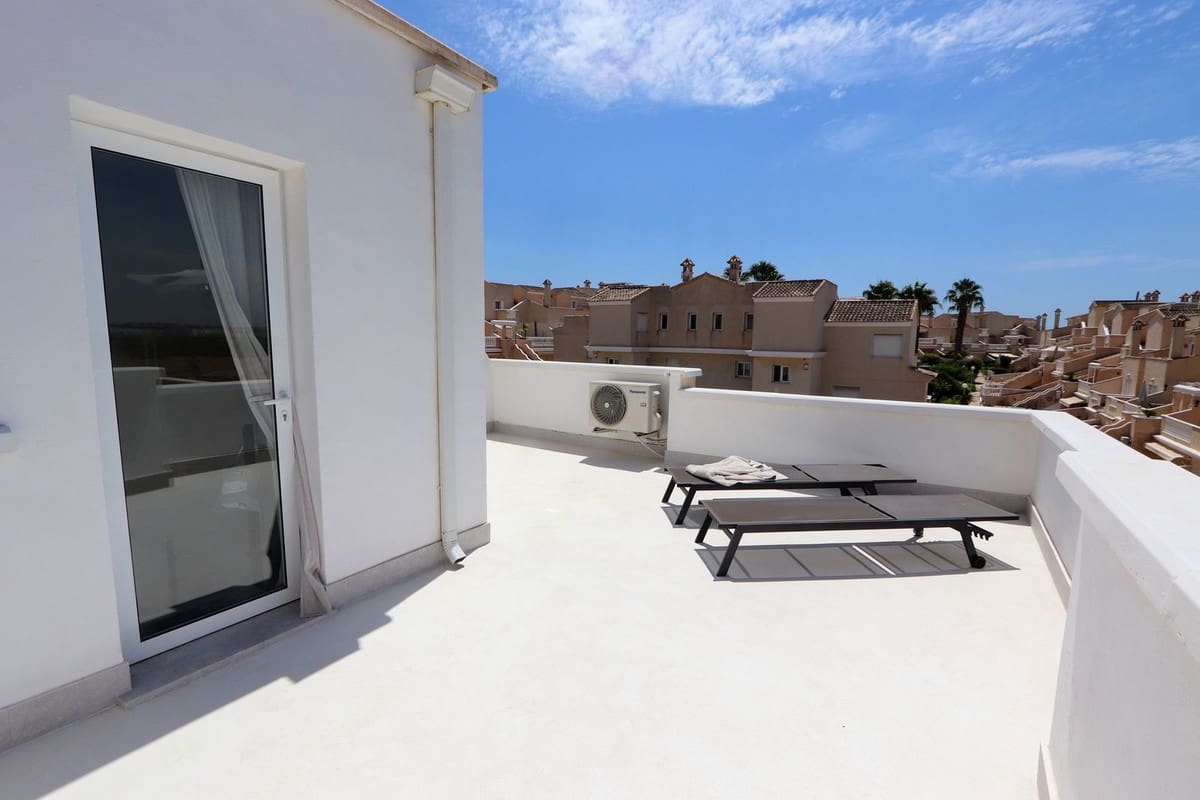 2 soverom Kjedet enebolig til salgs i Los Altos med svømmebasseng garasje - € 286 000 (Ref: 9132380)