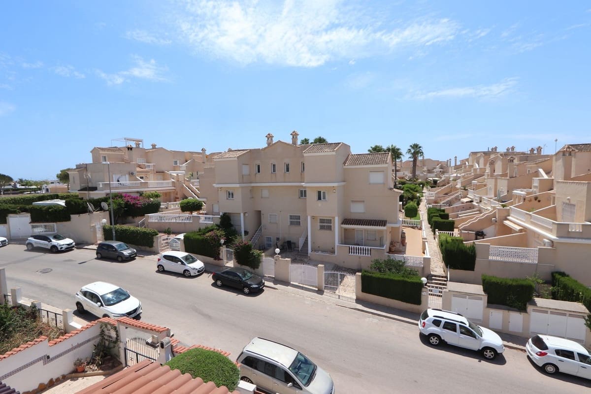 2 soverom Kjedet enebolig til salgs i Los Altos med svømmebasseng garasje - € 286 000 (Ref: 9132380)