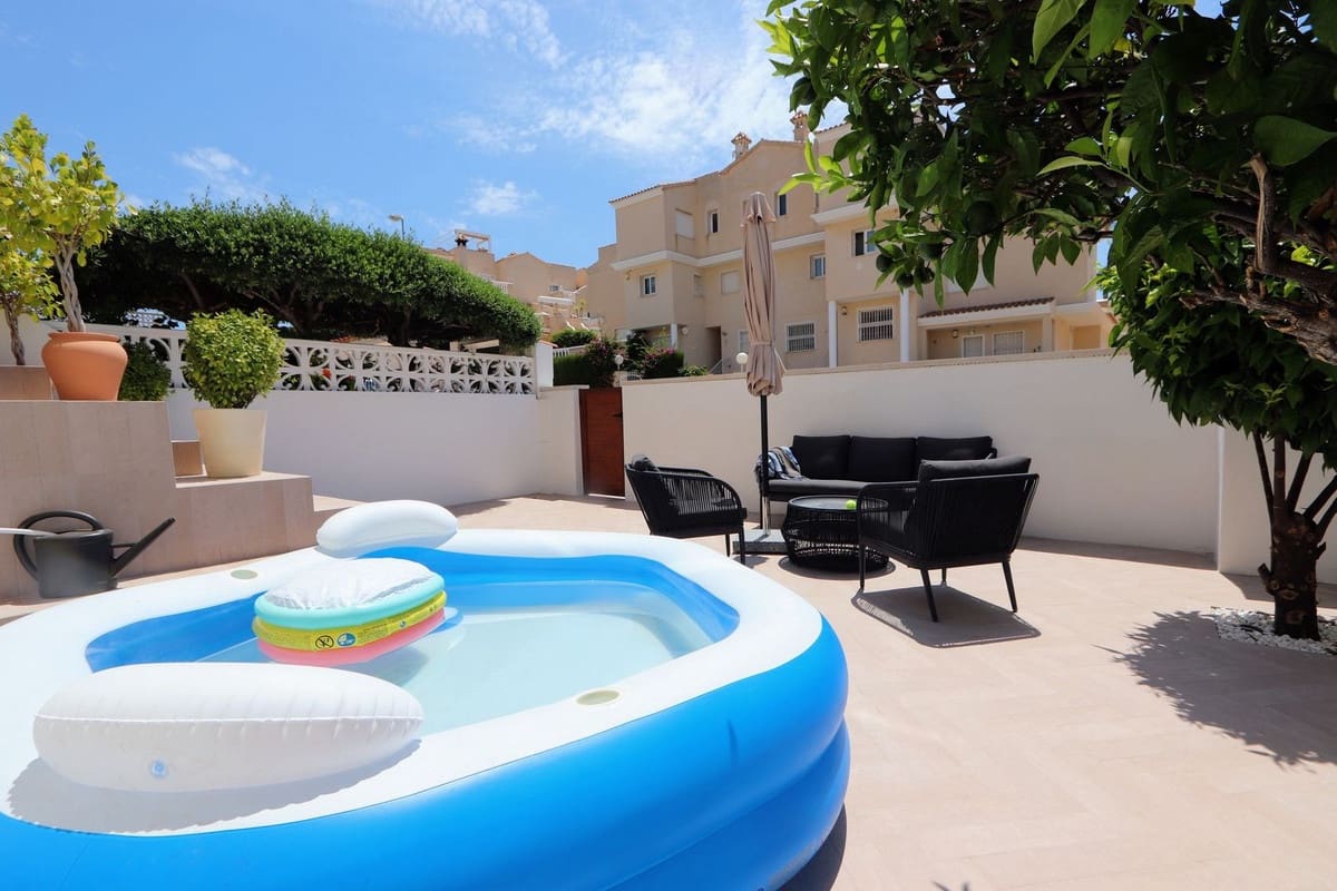 2 soverom Kjedet enebolig til salgs i Los Altos med svømmebasseng garasje - € 286 000 (Ref: 9132380)