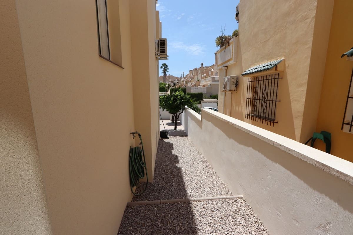 2 soverom Kjedet enebolig til salgs i Los Altos med svømmebasseng garasje - € 286 000 (Ref: 9132380)