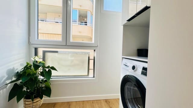 Apartamento de 3 habitaciones en Las Piscinas Naturales, Torrevieja en venta - 249.605 € (Ref: 9137114)