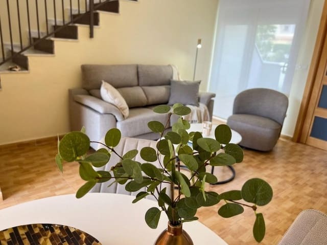 3 slaapkamer Rijtjeshuis te koop in Ciudad Quesada, Rojales met zwembad - € 247.000 (Ref: 9141608)