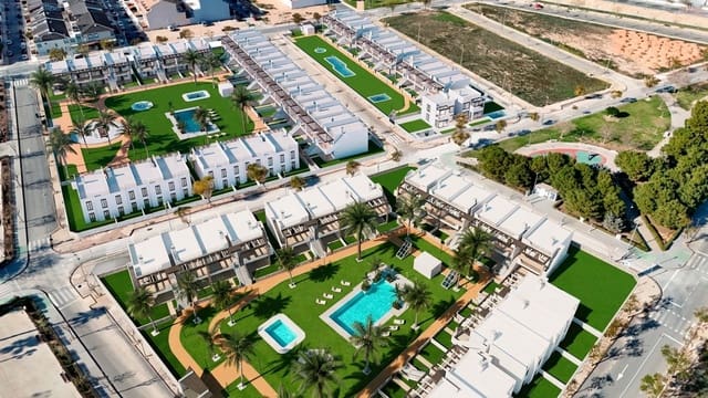 Bungalow de 2 habitaciones en Pinar de Campoverde, Pilar de la Horadada en venta con piscina - 355.000 € (Ref: 9142869)