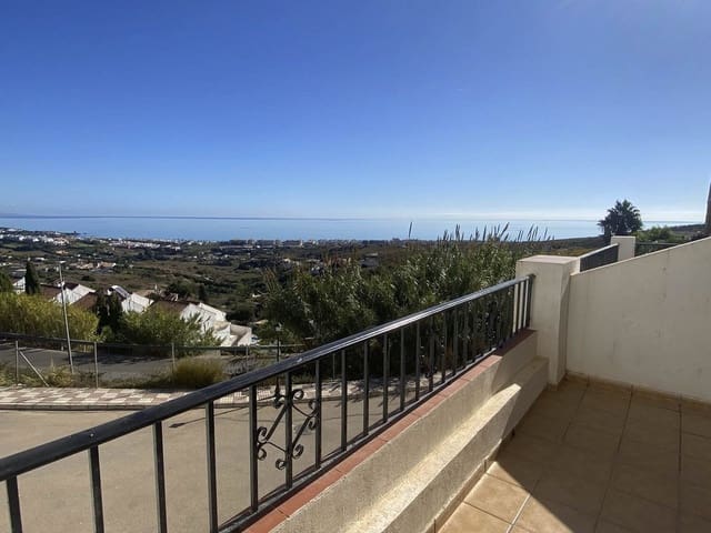 3 soverom Hus til salgs i Manilva Pueblo, Manilva med garasje - € 575 000 (Ref: 9143500)