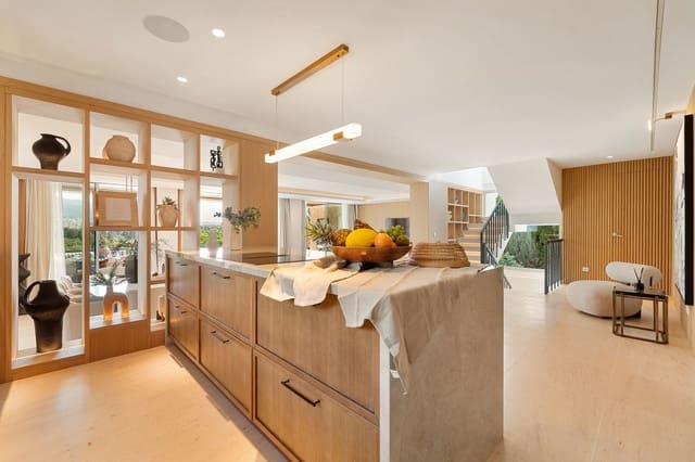 5 soveværelse Villa til salg i Los Naranjos, Marbella - € 5.150.000 (Ref: 9143506)