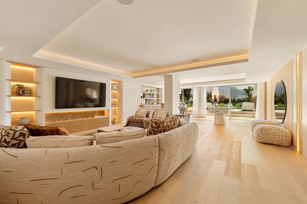 Pareado de 5 habitaciones en Nueva Andalucia en venta con piscina - 5.150.000 € (Ref: 9143506)