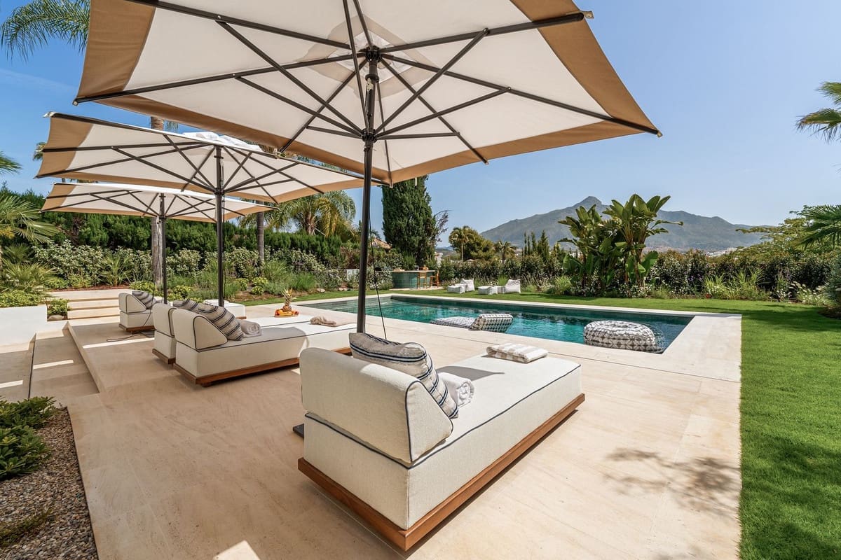 Pareado de 5 habitaciones en Nueva Andalucia en venta con piscina - 5.150.000 € (Ref: 9143506)