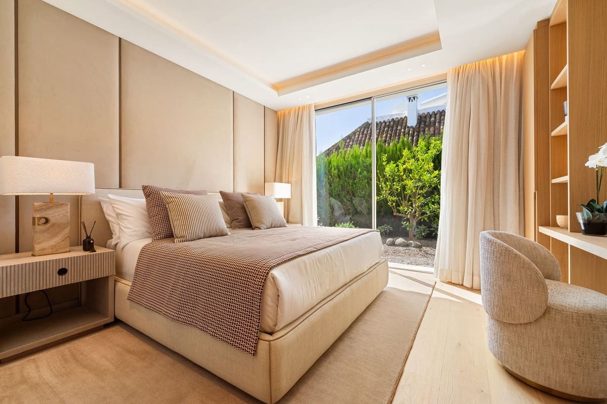 Pareado de 5 habitaciones en Nueva Andalucia en venta con piscina - 5.150.000 € (Ref: 9143506)