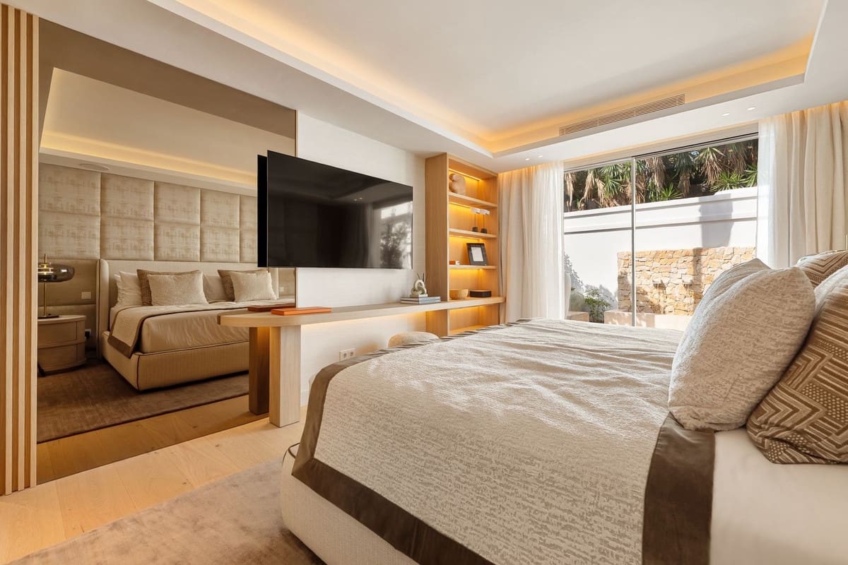 Pareado de 5 habitaciones en Nueva Andalucia en venta con piscina - 5.150.000 € (Ref: 9143506)