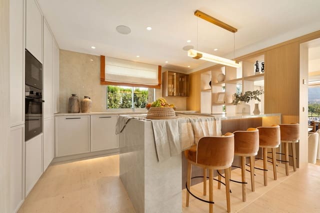 5 soverom Villa til salgs i Aloha Golf, Marbella med svømmebasseng - € 5 150 000 (Ref: 9143506)