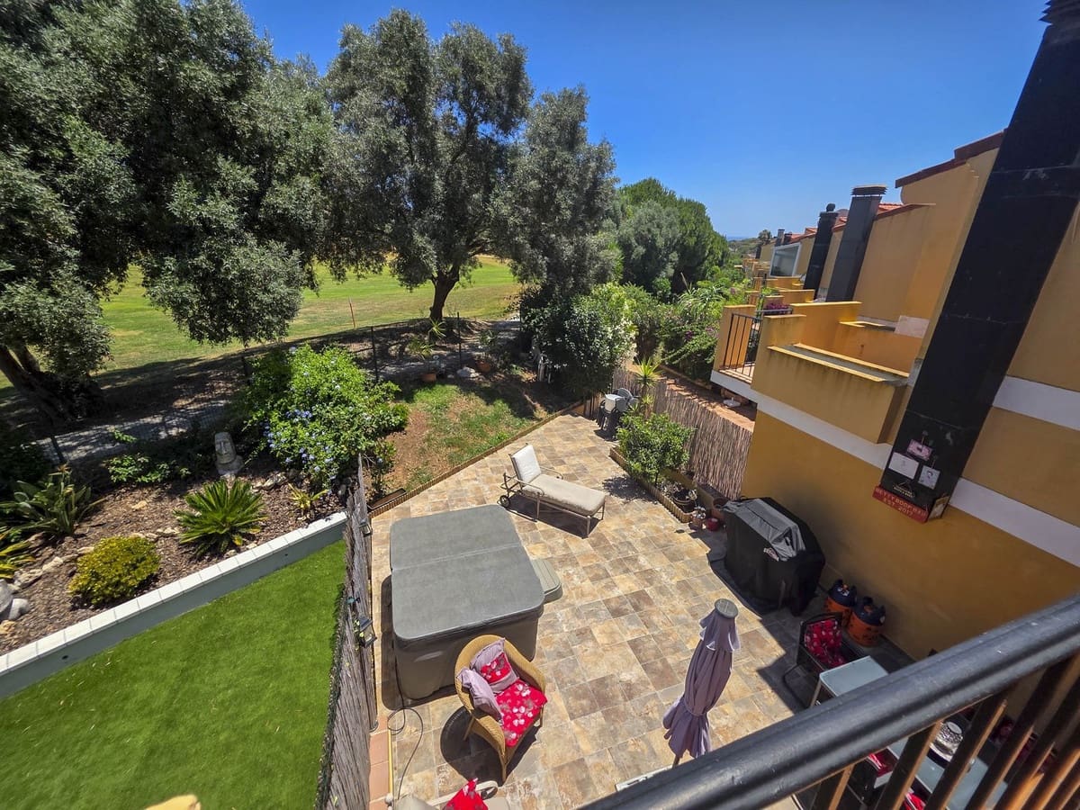 3 slaapkamer Huis te koop in La Duquesa / Puerto de la Duquesa - € 345.000 (Ref: 9143509)