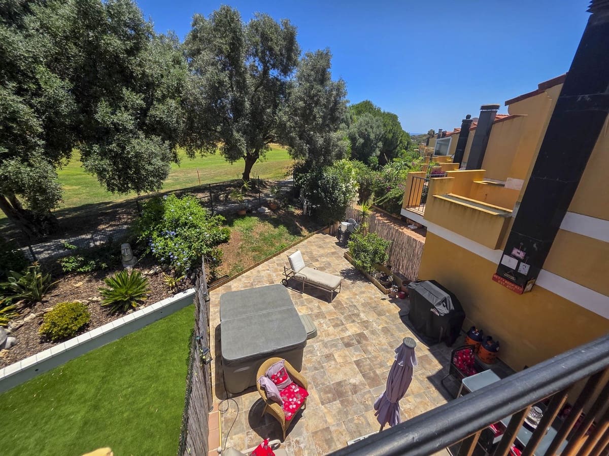 3 bedroom Villa for sale in La Duquesa / Puerto de la Duquesa - € 345,000 (Ref: 9143509)