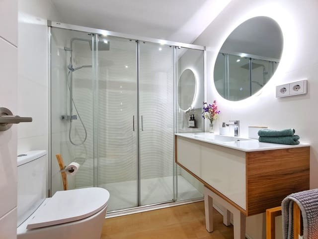 Apartamento de 2 habitaciones en Zona Calvario, Estepona en venta con piscina - 265.000 € (Ref: 9143521)