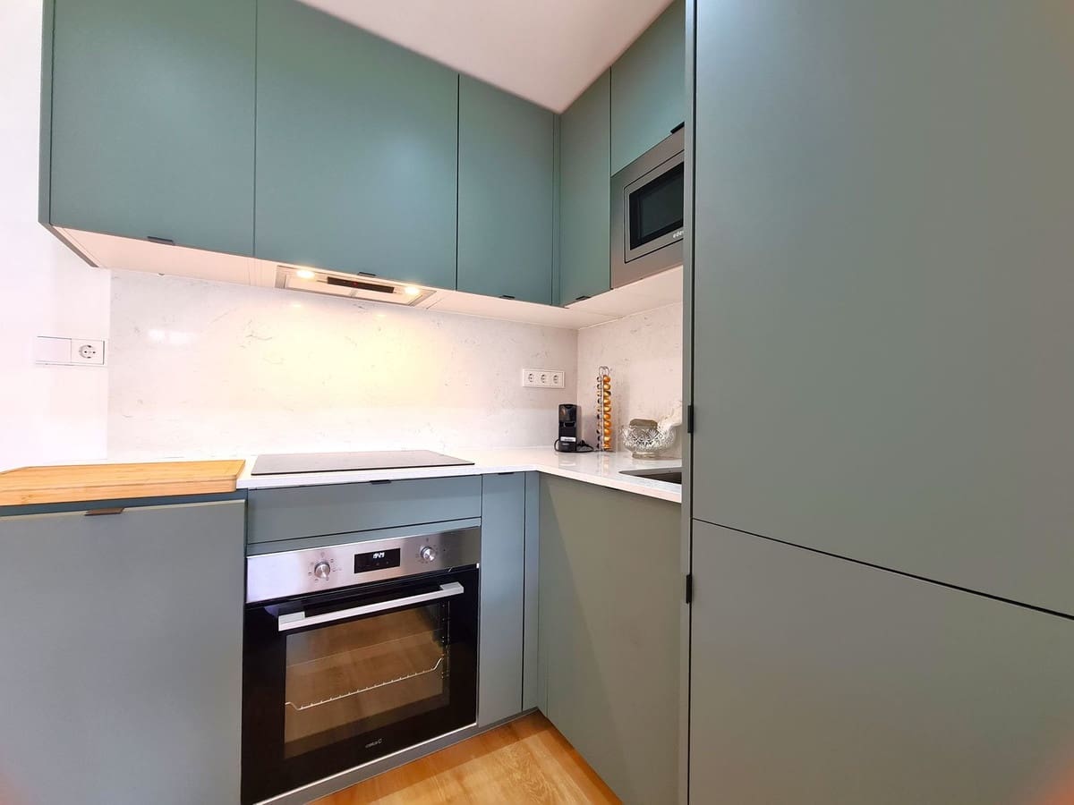 2 Zimmer Apartment zu verkaufen in Estepona mit Pool - 265.000 € (Ref: 9143521)