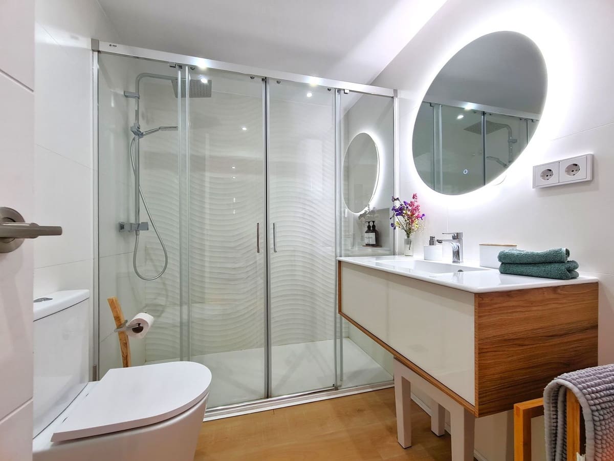 2 Zimmer Apartment zu verkaufen in Estepona mit Pool - 265.000 € (Ref: 9143521)