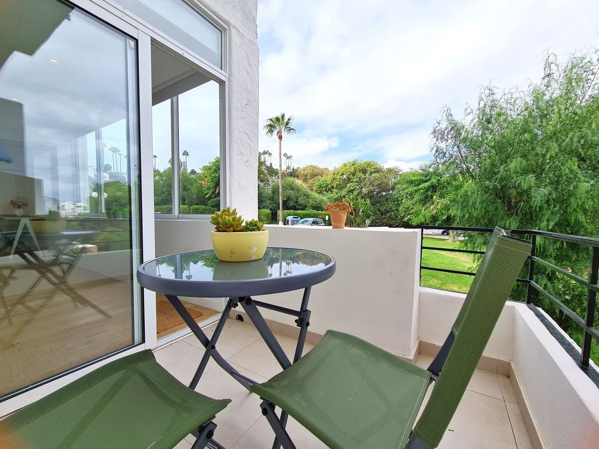 2 Zimmer Apartment zu verkaufen in Estepona mit Pool - 265.000 € (Ref: 9143521)