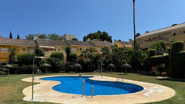 3 Zimmer Haus zu verkaufen in Zona Calvario, Estepona mit Garage - 375.000 € (Ref: 9143532)