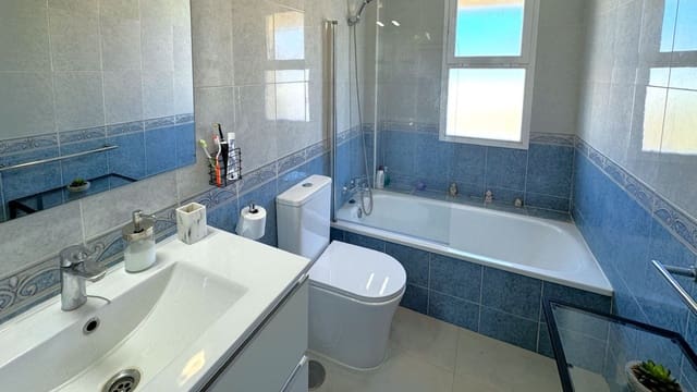 Casa de 3 habitaciones en Zona Calvario, Estepona en venta - 348.000 € (Ref: 9143532)