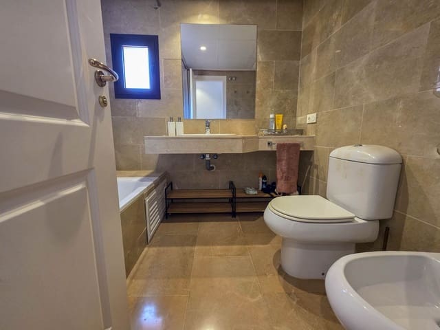 2 makuuhuone Huoneisto myytävänä paikassa San Luis de Sabinillas, Manilva mukana 
autotalli - 279 000 € (Ref: 9143535)