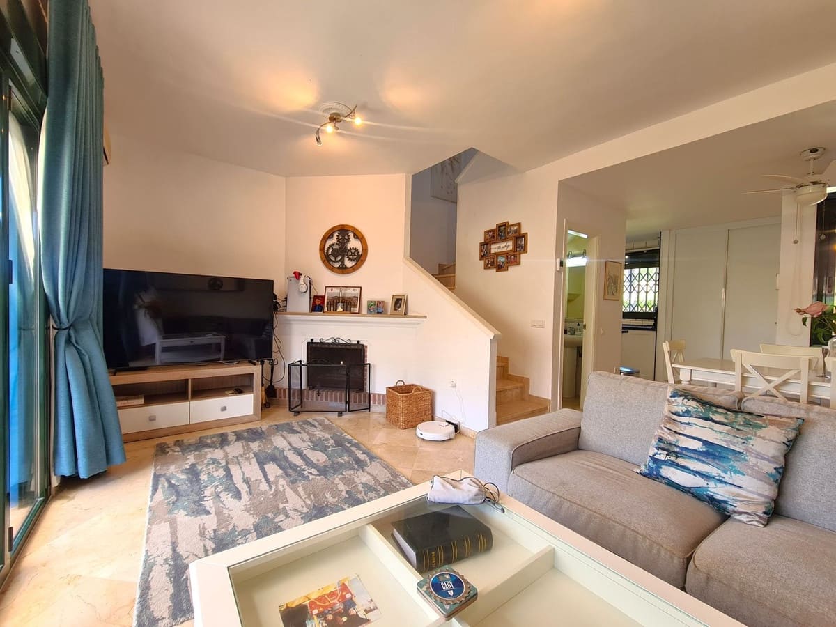 3 slaapkamer Huis te koop in La Duquesa / Puerto de la Duquesa met garage - € 299.000 (Ref: 9143541)