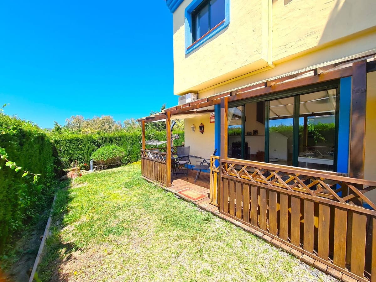 3 slaapkamer Huis te koop in La Duquesa / Puerto de la Duquesa met garage - € 299.000 (Ref: 9143541)