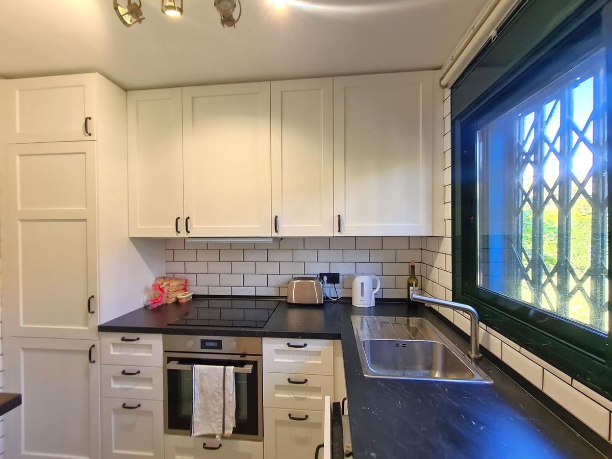 3 slaapkamer Huis te koop in La Duquesa / Puerto de la Duquesa met garage - € 299.000 (Ref: 9143541)