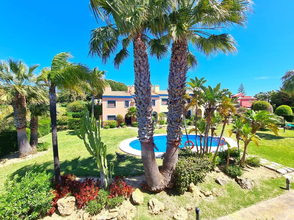 3 slaapkamer Huis te koop in La Duquesa / Puerto de la Duquesa met garage - € 299.000 (Ref: 9143541)