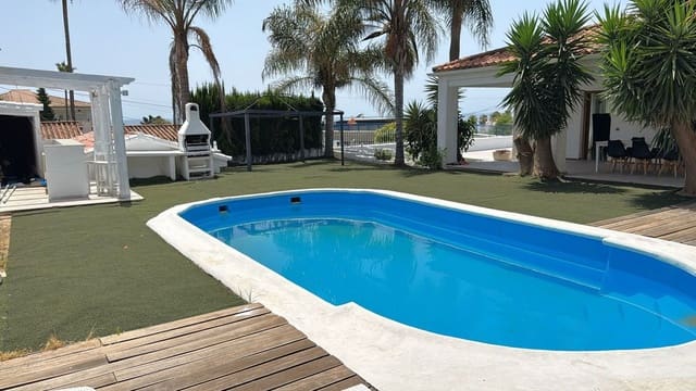 3 Zimmer Villa zu verkaufen in Zona Calvario, Estepona - 789.000 € (Ref: 9143544)